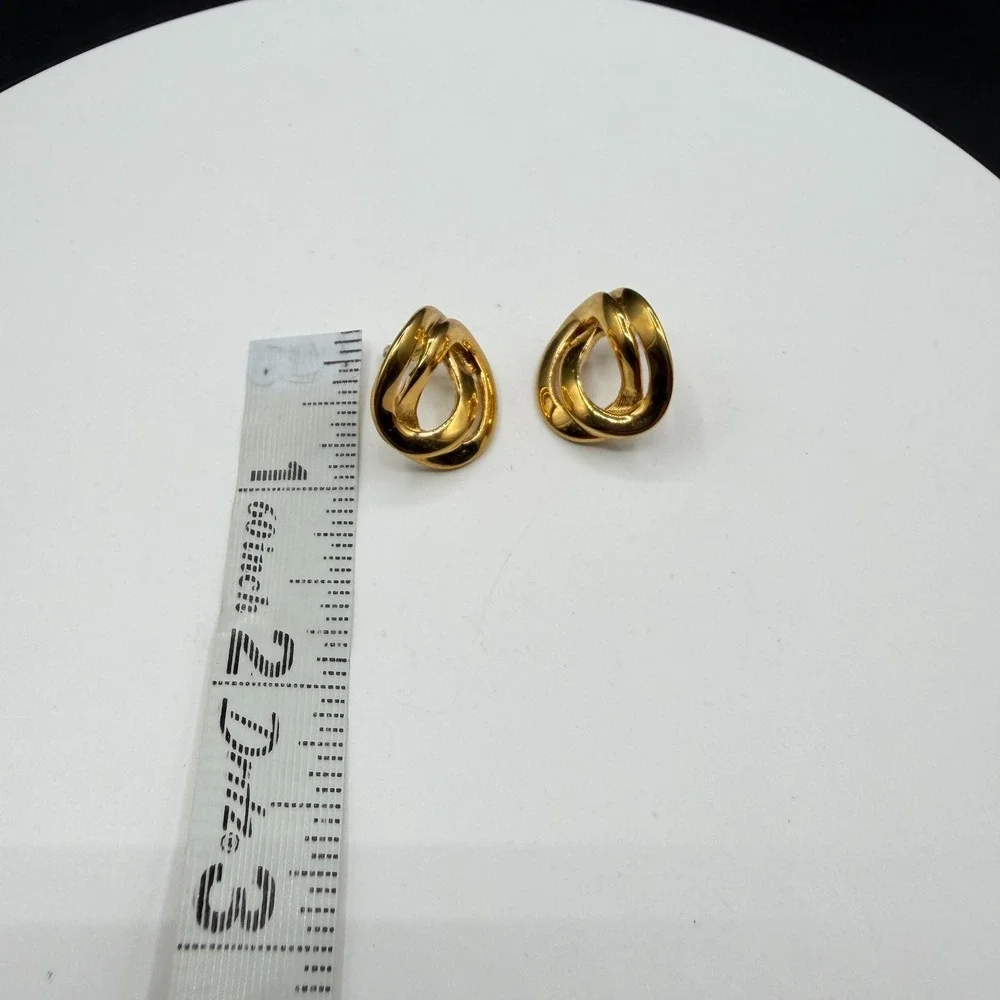Gold Tone Interlocking Knot Stud Earrings Chunky Statement Y2K Minimalist Gift